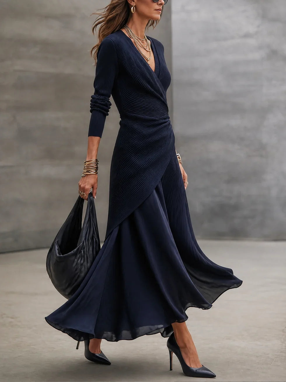Lorena | Vestido Maxi Asimétrico con Escote en V y Paneles de Satén Azul Marino