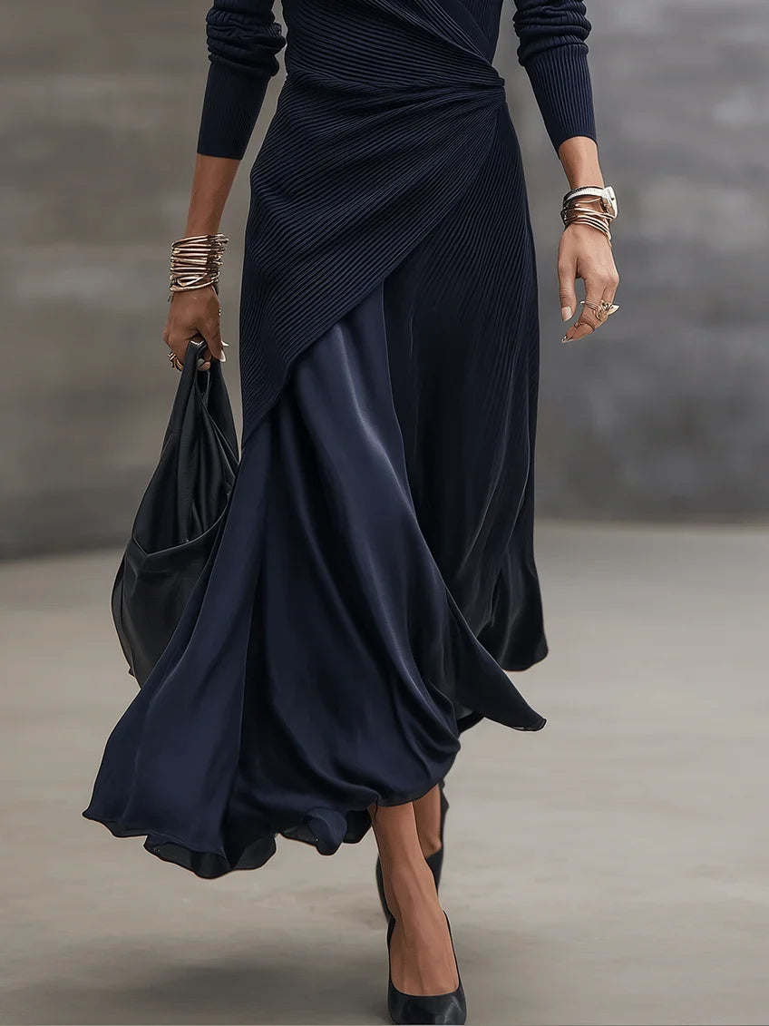 Lorena | Vestido Maxi Asimétrico con Escote en V y Paneles de Satén Azul Marino