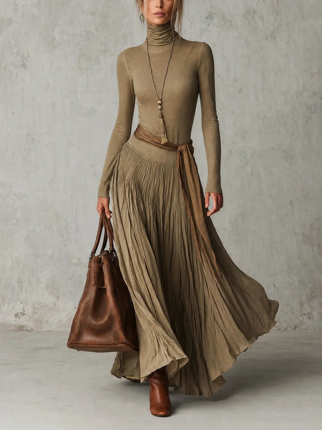 Júlia - Vestido Maxi Plisado Elegante de Cuello Alto y Manga Larga con Lazo en la Cintura