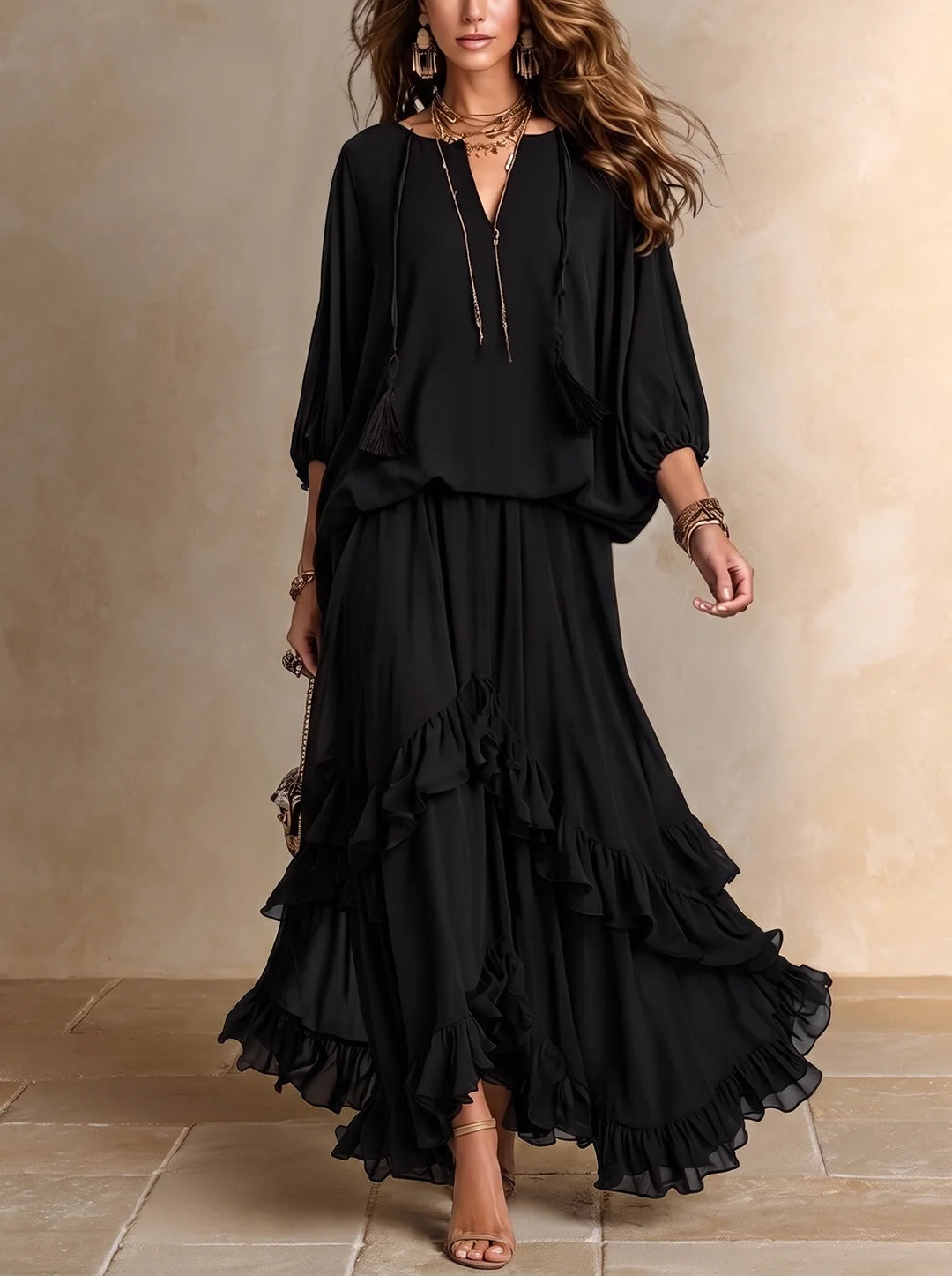 Elvira | Conjunto de Top de Gasa Negro con Escote en V y Flecos Combinado con Falda de Volantes en Capas