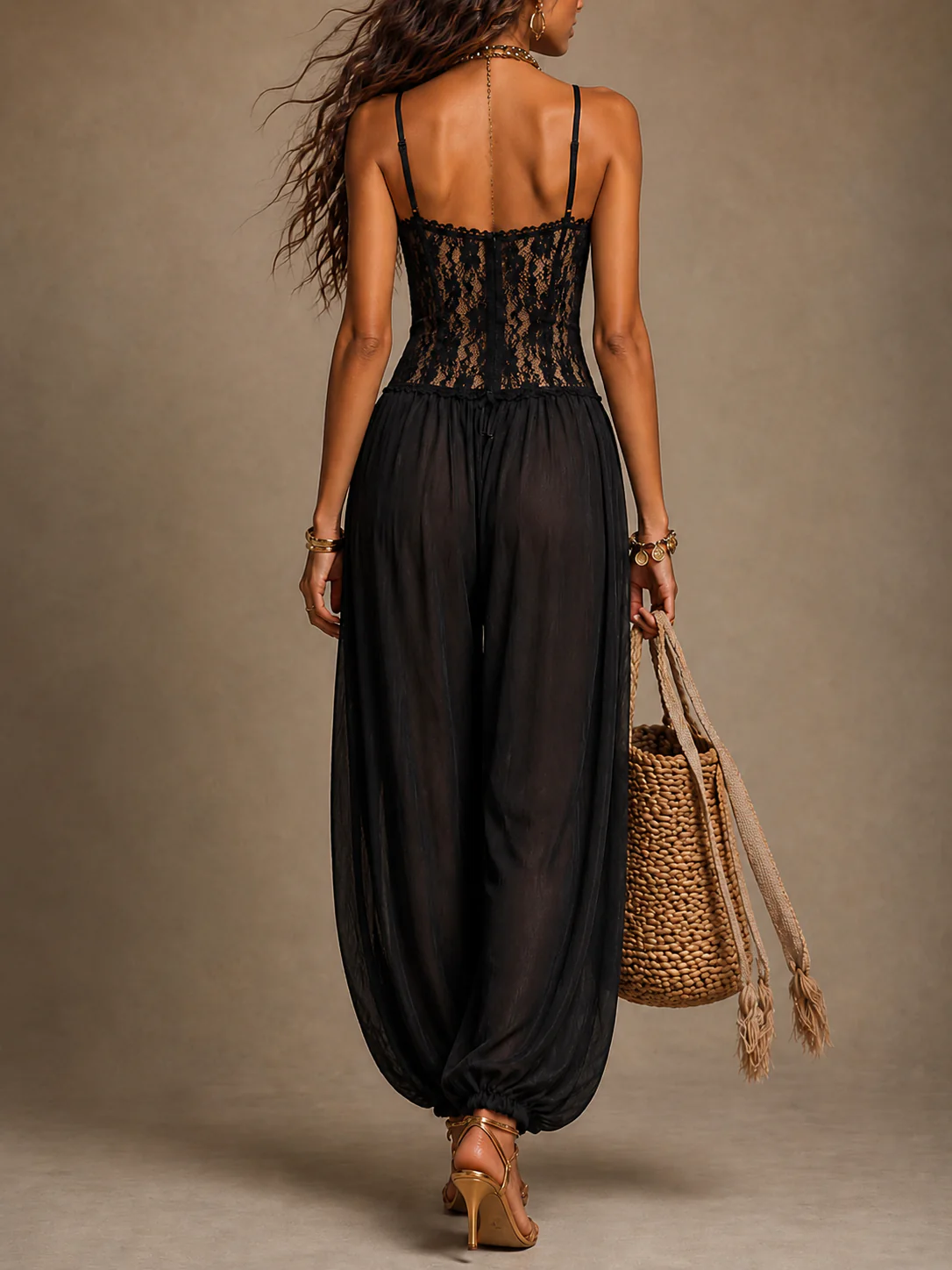 Mono halter con encaje fluido