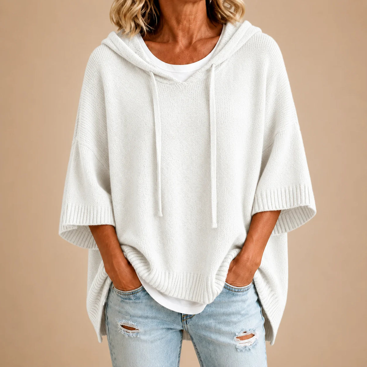 Poncho de Punto con Capucha en Blanco