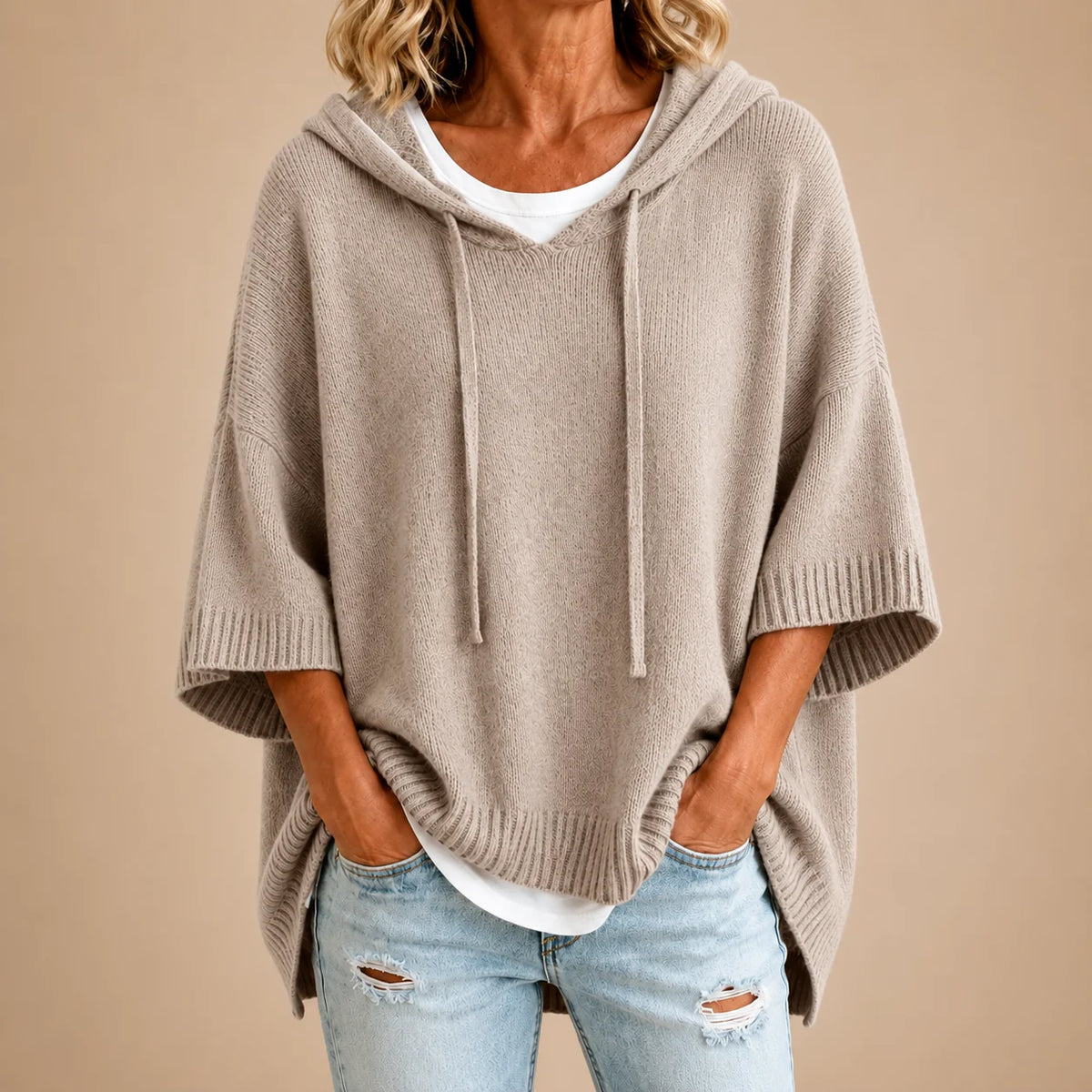 Poncho de Punto con Capucha en Topo